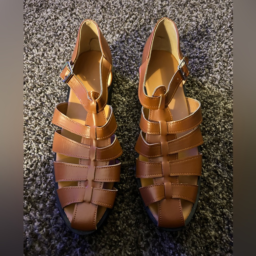 Félix Grant (or Dahongma Fashion) Fisherman’s Sandals